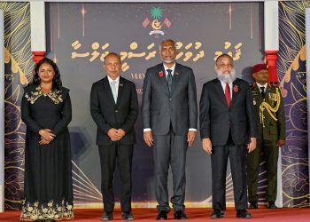 ޤައުމީ ދުވަހު ޝަރަފުގެ އިނާމު 3 ބޭފުޅަކަށް، ހިތްވަރުގެ އިނާމު 10 ފަރާތަކަށް ދެއްވައިފި