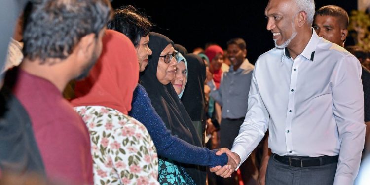 އއ. އަތޮޅުގެ ރަށްތަކަށް ކުރެއްވި ދަތުރުފުޅު ނިންމަވާލެއްވުމަށްފަހު ރައީސް މާލެ ވަޑައިގެންފި