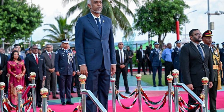 ޤައުމީ ދުވަހުގެ ދިދަ ނެގުމުގެ ރަސްމިއްޔާތުގައި ރައީސުލްޖުމްހޫރިއްޔާގެ ދެކަނބަލުން ބައިވެރިވެވަޑައިގެންފި