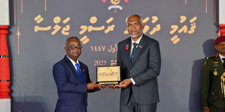 އުތީމަށް ޤައުމިއްޔަތުގެ ޚާއްސަ ޝަރަފު އަރުވައިފި