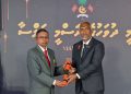 ނިޝާން ދިޔަމިގިލީގެ ޝަރަފުގެ ޢިއްޒަތް، އުތީމު އާދަމް ޢަބްދުއްރަޙުމާނަށް އަރުވައިފި