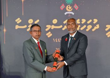 ނިޝާން ދިޔަމިގިލީގެ ޝަރަފުގެ ޢިއްޒަތް، އުތީމު އާދަމް ޢަބްދުއްރަޙުމާނަށް އަރުވައިފި