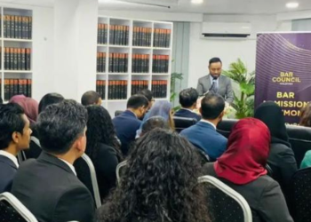 ވަކީލަކަށް ހެދިގެން އުޅުނު މީހެއްގެ މައްސަލަ ފުލުހަށް