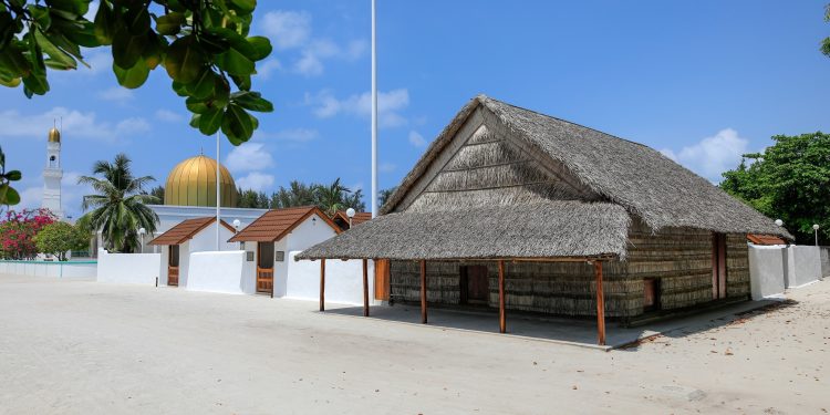 ޤައުމިއްޔަތަށް ޚިދުމަތް ކުރުމުގެ ޚާއްޞަ ޝަރަފު، އުތީމު ރައްޔިތުންނަށް