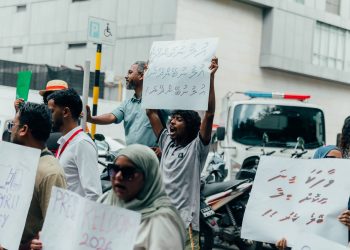 މަޖިލިސް ދޮށަށް އެއްވެ، މީޑިއާ ބިލާ ދެކޮޅަށް އިހުތިޖާޖު ކުރަން ފަށައިފި