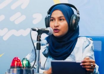 މަޝްހޫރު ޕްރެޒެންޓަރު އިނާޔަތު ބަންދުން މިނިވަންކޮށްފި