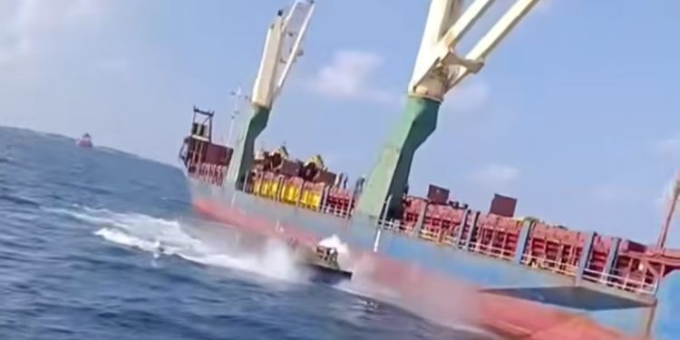 ލޭންޑިން ކްރާފްޓެއް ބަންޑުން ޖަހާލައިގެން އެމްއެންޑީއެފުން ހަރަކާތްތެރިވާން ފަށައިފި