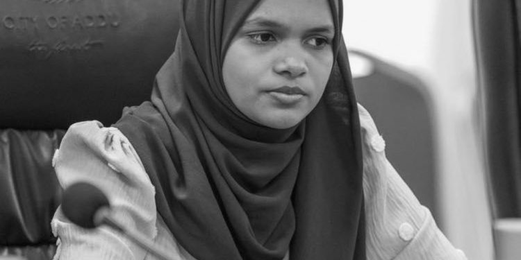 އައްޑޫގައި ސިޒޭރިއަން ހެދުމުގެ ތެރެއިން ޒުވާން އަންހެނެއް މަރުވެއްޖެ