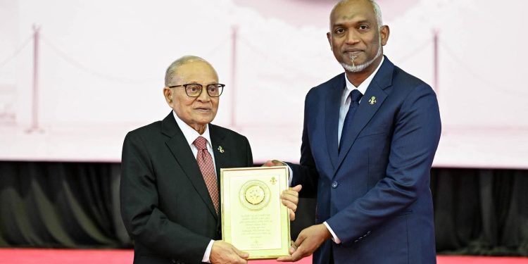 ނޮވެންބަރު 3ގެ އައްޑަނަ ރައީސް މަޢުމޫނަށް އަރުވައިފި