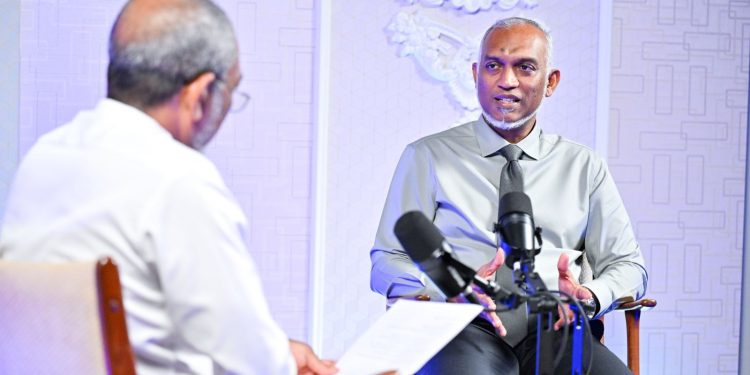 ނޮވެންބަރު 3ގައި ޤައުމު ދިފާއުކޮށް ދިނީ އަލިރަސްގެފާނާއި ބޮޑުތަކުރުފާނާއި ދޮންބަންޑާރައިން ފަދައިން- ރައީސް