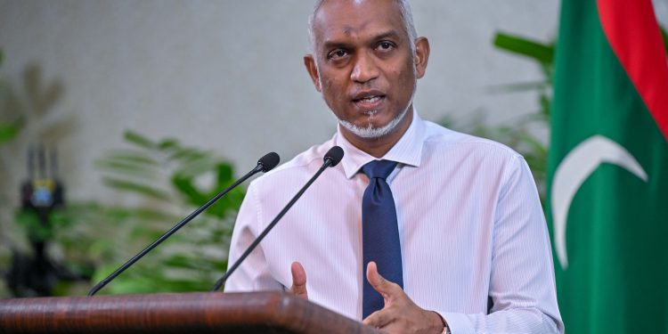 ޑީބީއެމްގެ ހިއްސާ ވިއްކާލި ވާހަކަ އަކީ ދޮގެއް: ރައީސް