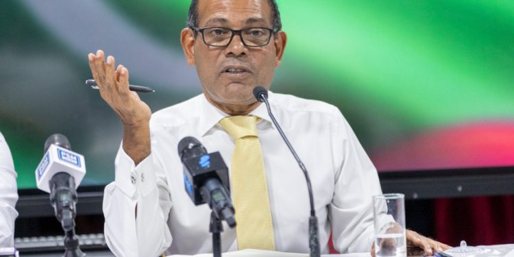 40 ޕަސެންޓް ޑޮލަރު މާރުކުރަން މަޖުބޫރުކުރުމަކީ ނުރައްކަލެއް: ނަޝީދު