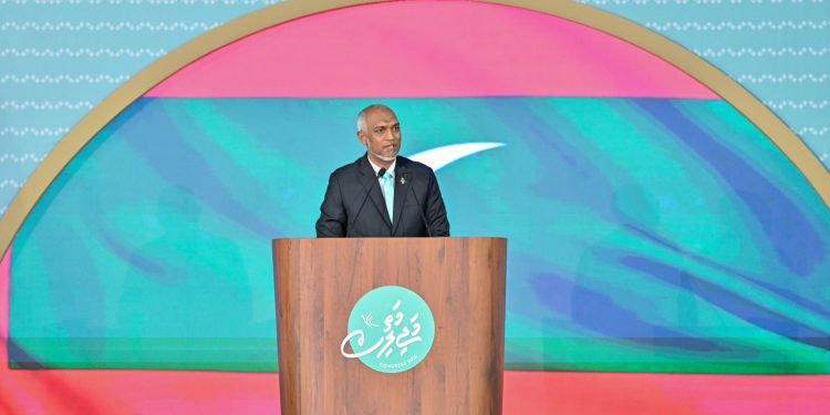 ޕާޓީ މަސްލަހަތަށްވުރެ ޤައުމު އިސްކުރަންޖެހޭ: ރައީސް