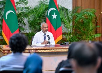 ރިސޯޓެއްގެ މަސައްކަތް ފެށި ރައީސްގެ އާއިލީ ބޭފުޅާ މަގާމުން ވަކިކުރައްވައިފި