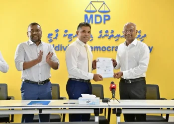 ރިޔާސީ ޕްރައިމަރީއާ ގުޅޭގޮތުން ފައިސަލް އާއި އިބޫ މަޝްވަރާކުރައްވައިފި