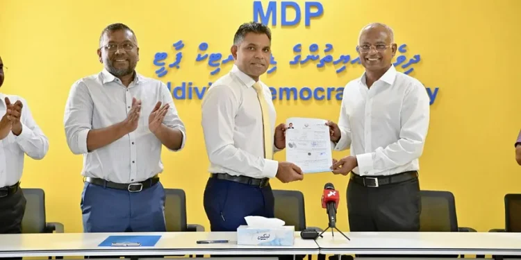ރިޔާސީ ޕްރައިމަރީއާ ގުޅޭގޮތުން ފައިސަލް އާއި އިބޫ މަޝްވަރާކުރައްވައިފި